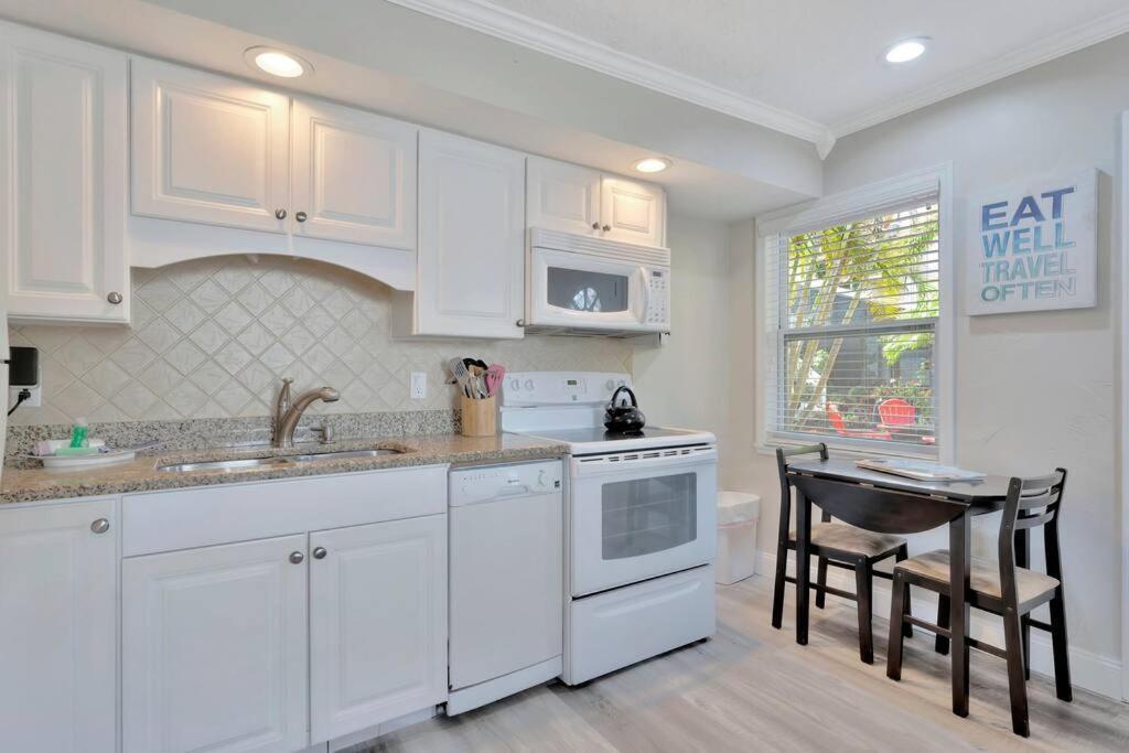 Sea Gem One Bed One Bath Charmer Steps To Beach Bradenton Beach Extérieur photo